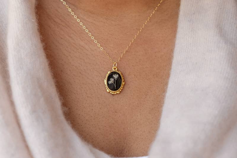 Beaded Oval Pressed Flower Necklace (black)