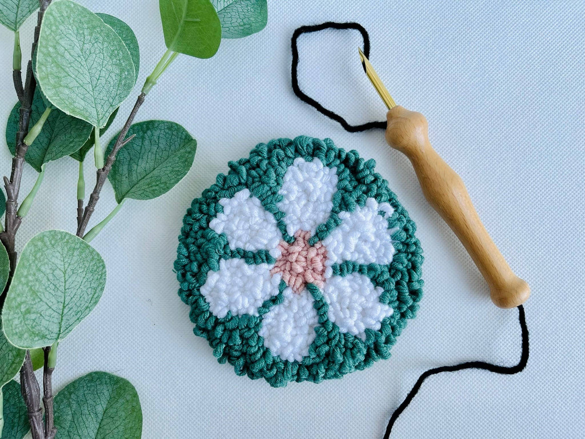 White Daisy Beginner Punch Needle Mug Rug Kit