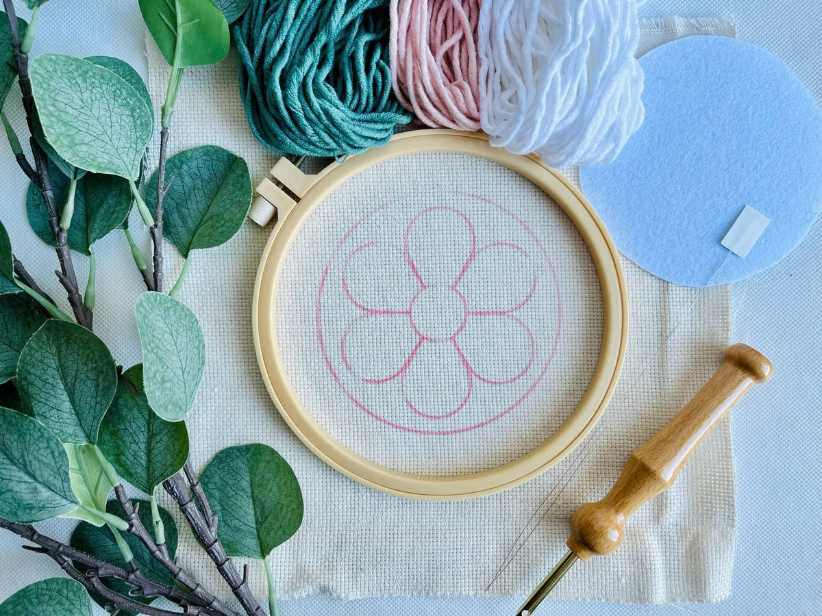 White Daisy Beginner Punch Needle Mug Rug Kit