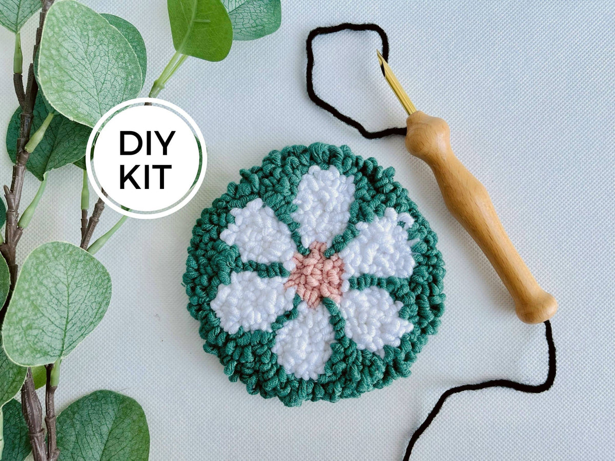 White Daisy Beginner Punch Needle Mug Rug Kit