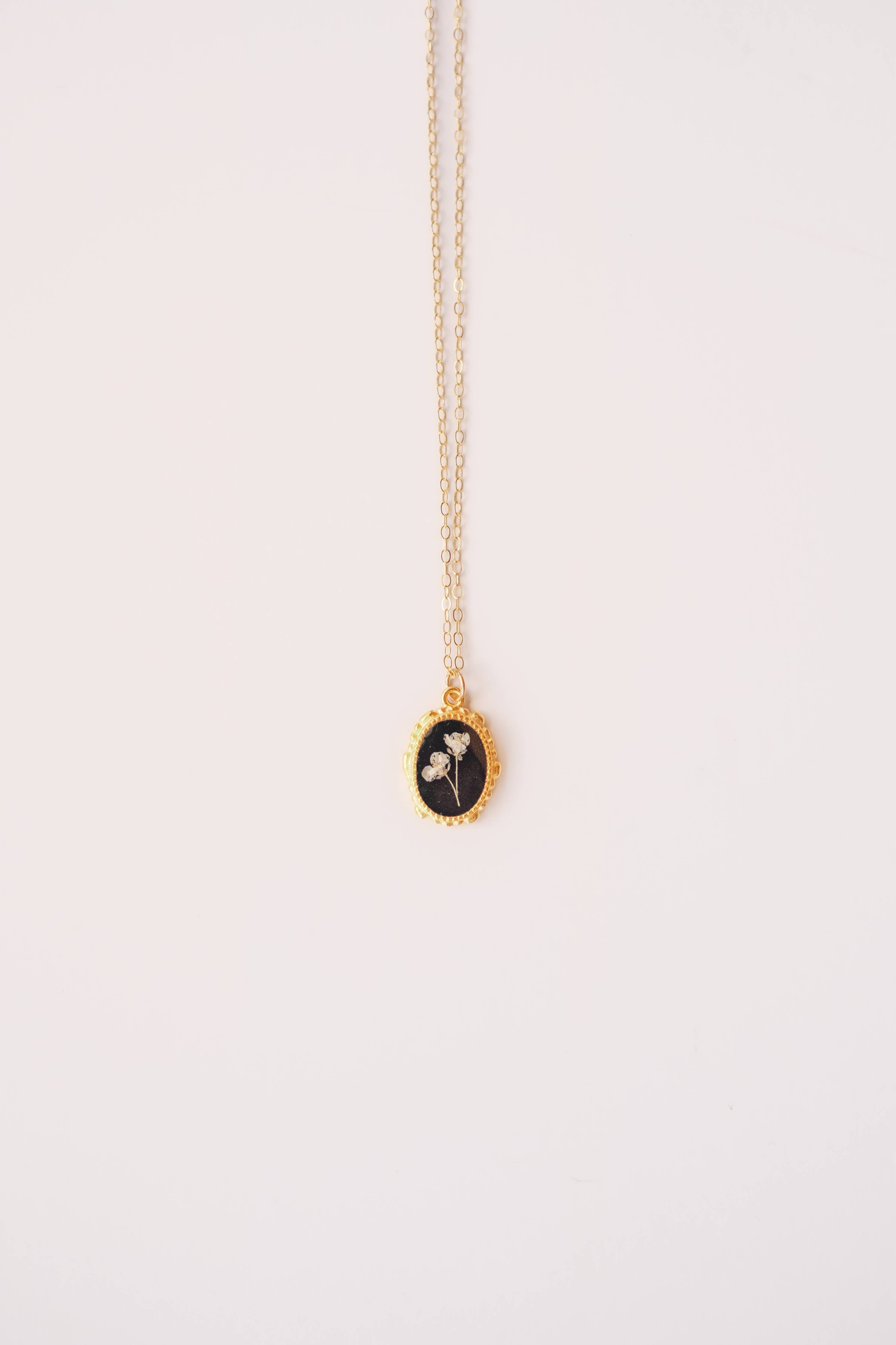 Beaded Oval Pressed Flower Necklace (black)